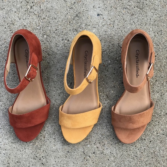 3 Left! City Class  Roque Tan Faux Suede Low Wedge - Picture 3 of 8